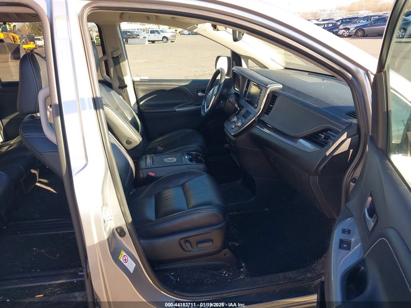 2018 Toyota Sienna Se Premium 8 Passenger