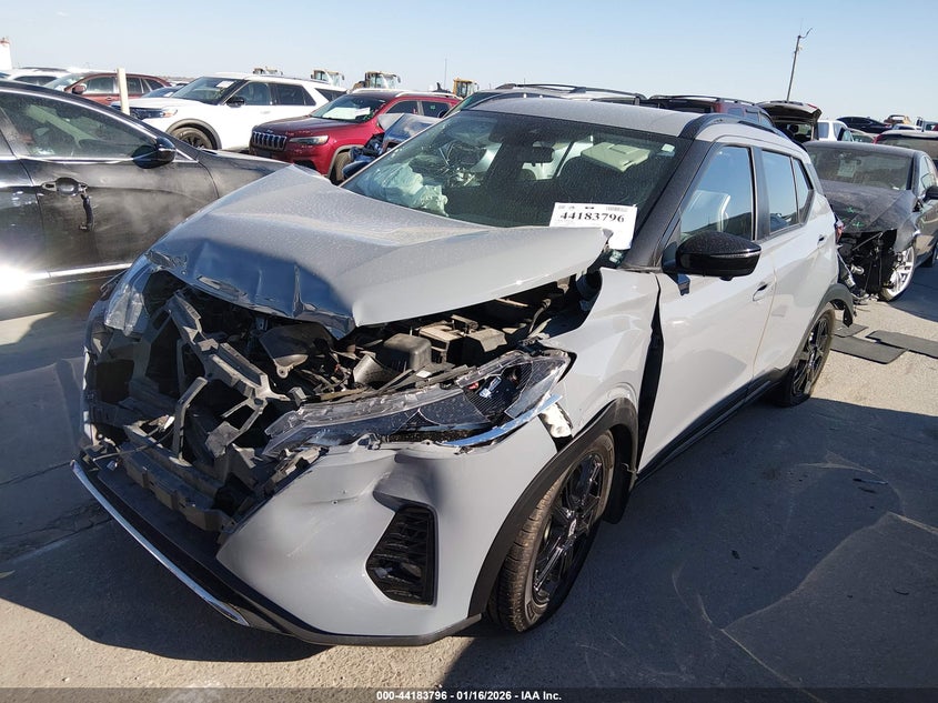 2023 Nissan Kicks Sr Xtronic Cvt