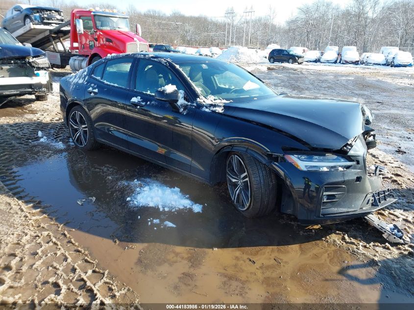 2022 Volvo S60 B5 R-Design