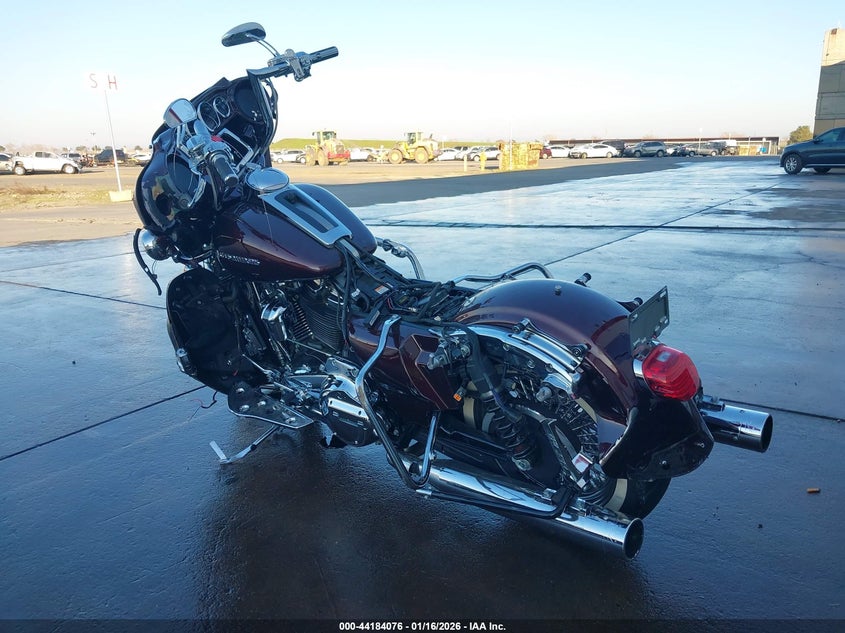 VIN 1HD1KED37JB667913 2018 HARLEY-DAVIDSON FLHTK ULTRA LIMITED