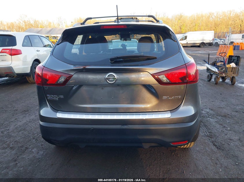2018 Nissan Rogue Sport - view 16