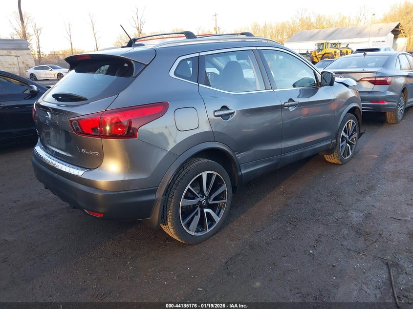 2018 Nissan Rogue Sport - view 4