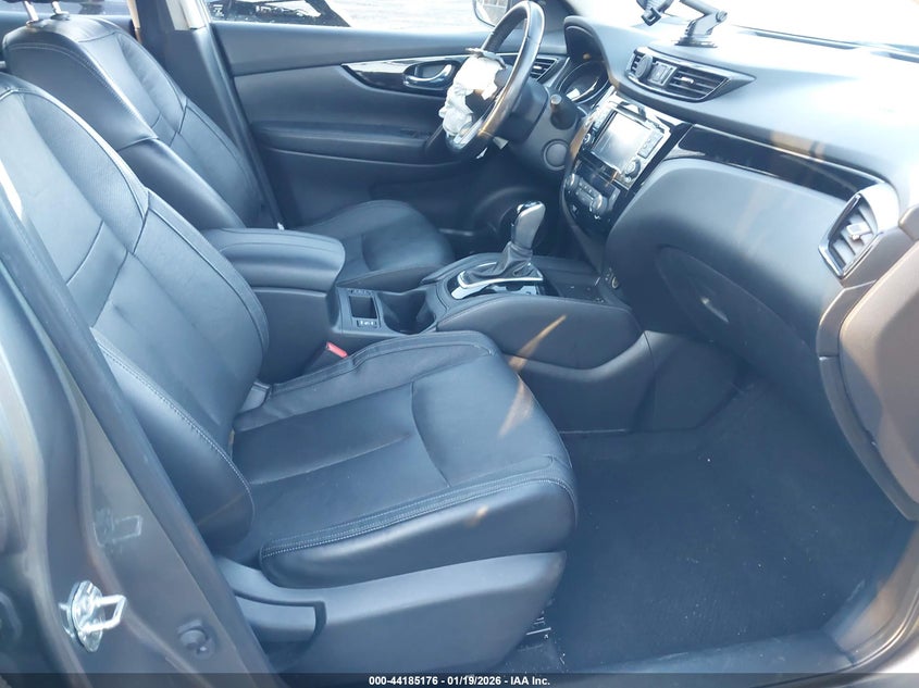 2018 Nissan Rogue Sport - view 5