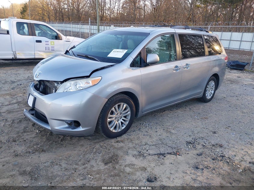 2014 Toyota Sienna Xle V6 8 Passenger