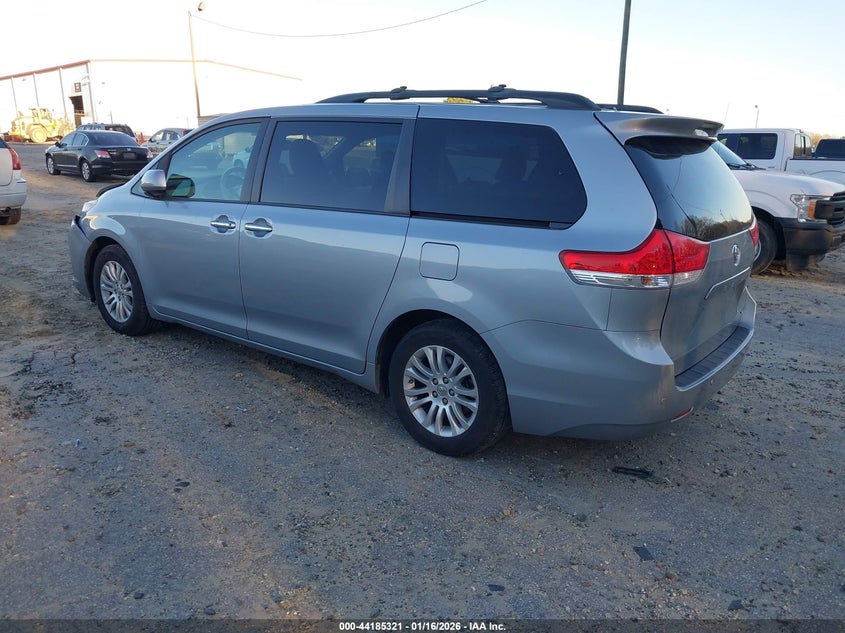 2014 Toyota Sienna Xle V6 8 Passenger