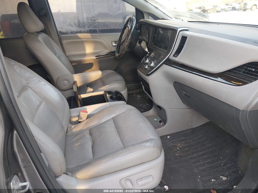 2015 Toyota Sienna Xle Premium 8 Passenger