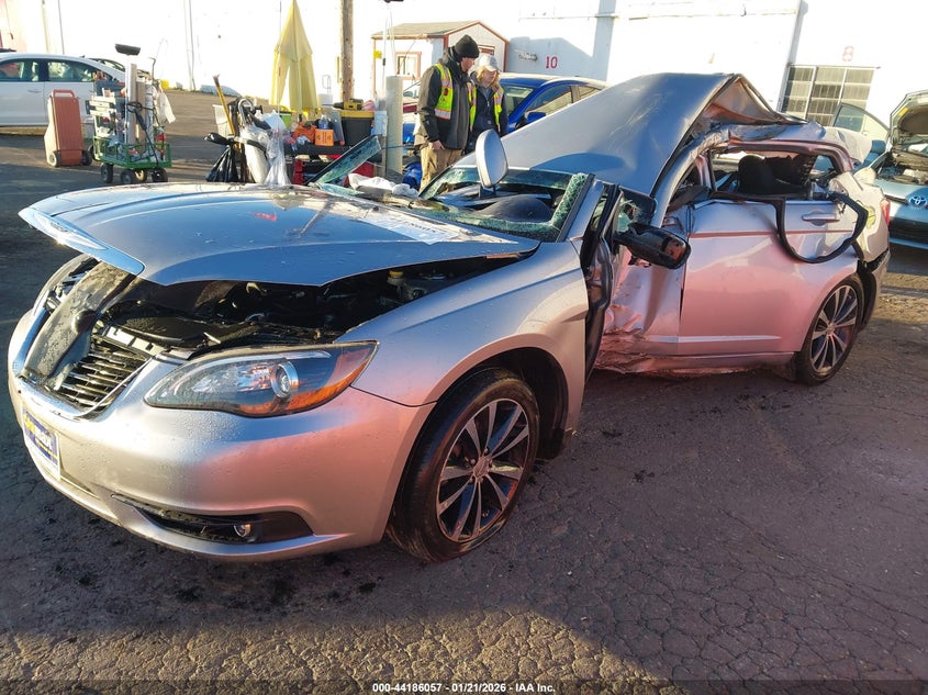 2014 Chrysler 200 Touring