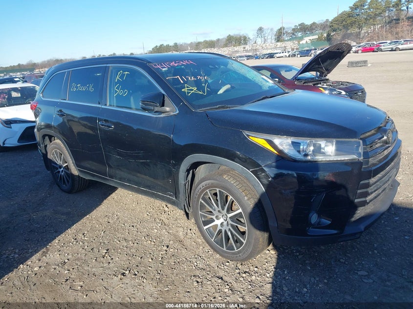 2017 Toyota Highlander Se