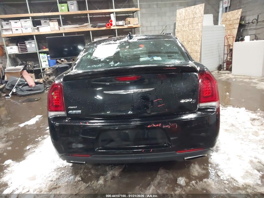 VIN 2C3CCAGG3HH553136 2017 CHRYSLER 300 300S AWD
