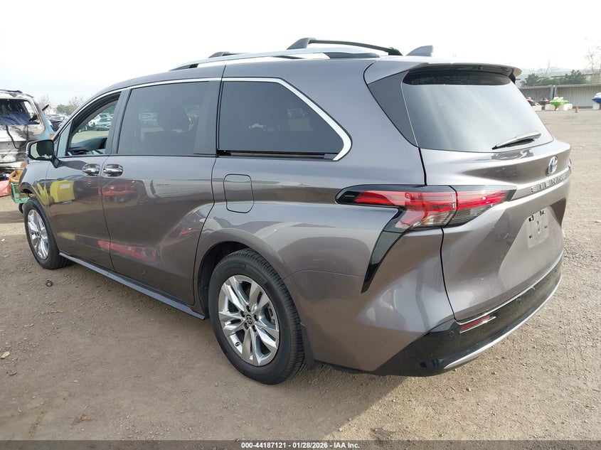 2022 Toyota Sienna Limited