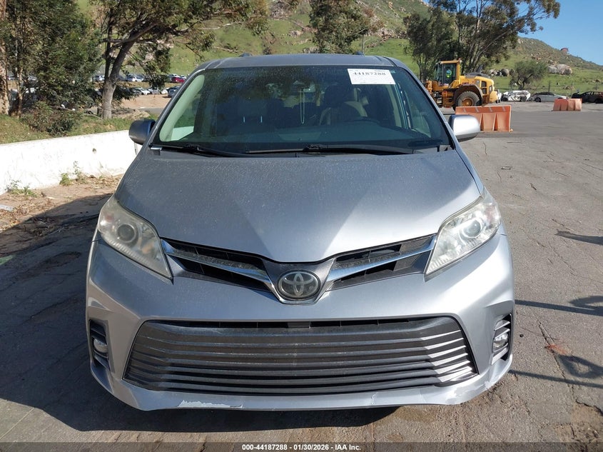 VIN 5TDYZ3DC1JS901018 2018 TOYOTA SIENNA XLE 8 PASSENGER