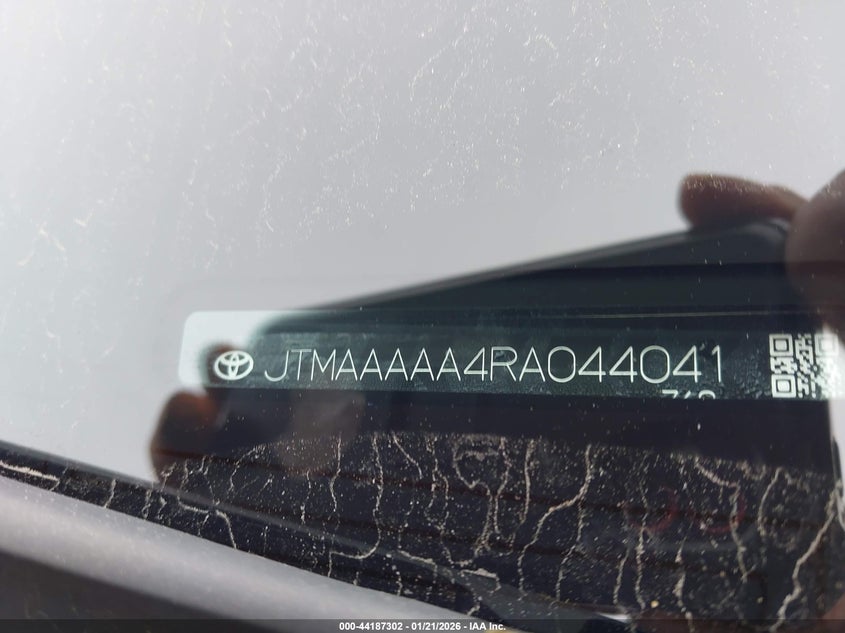 VIN JTMAAAAA4RA044041 2024 TOYOTA BZ4X XLE