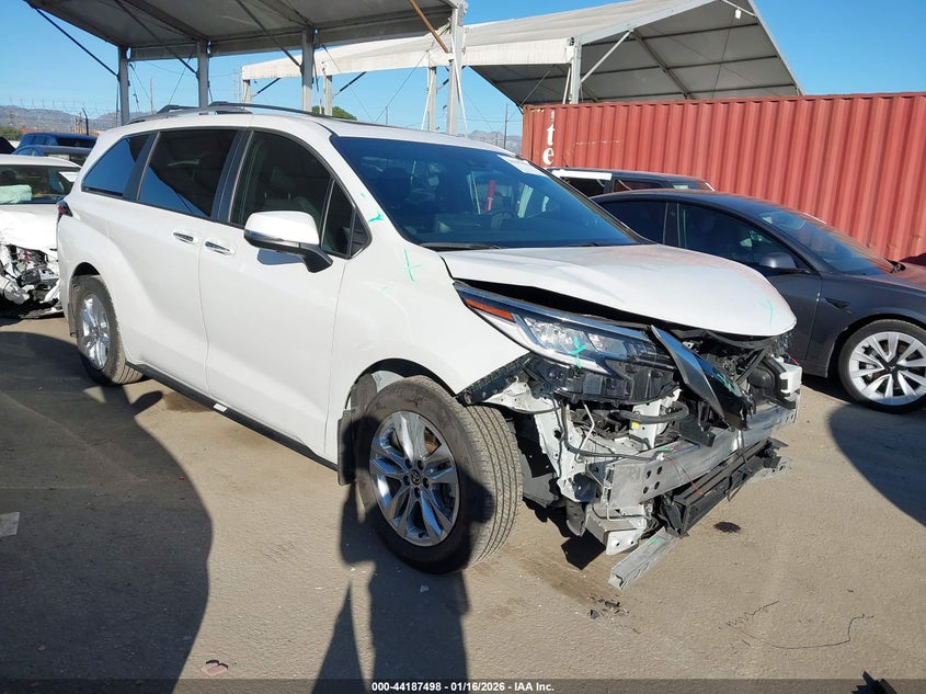 TOYOTA SIENNA LIMITED 2025