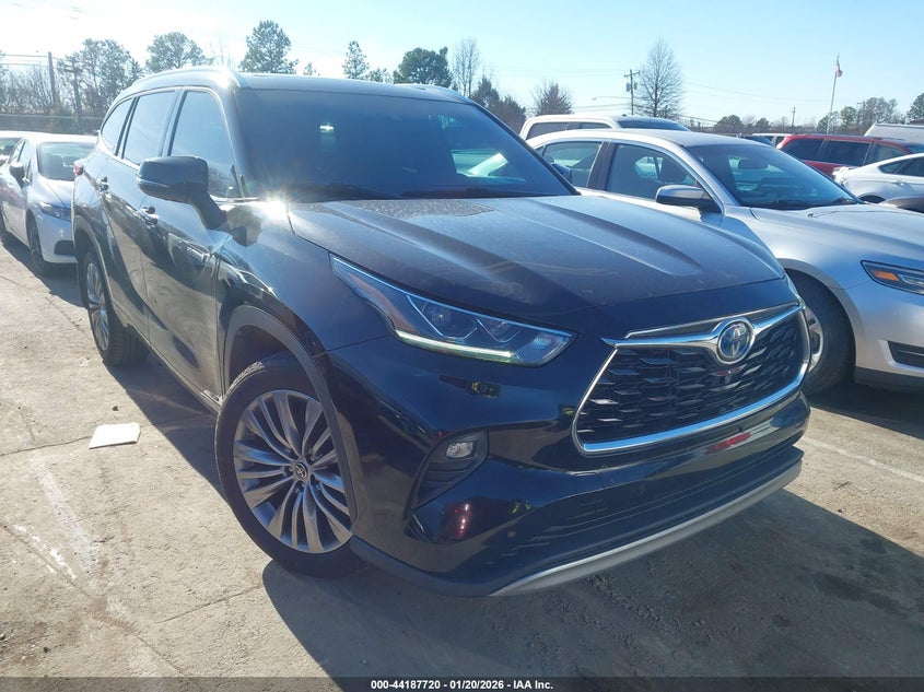 2021 Toyota Highlander Hybrid Platinum
