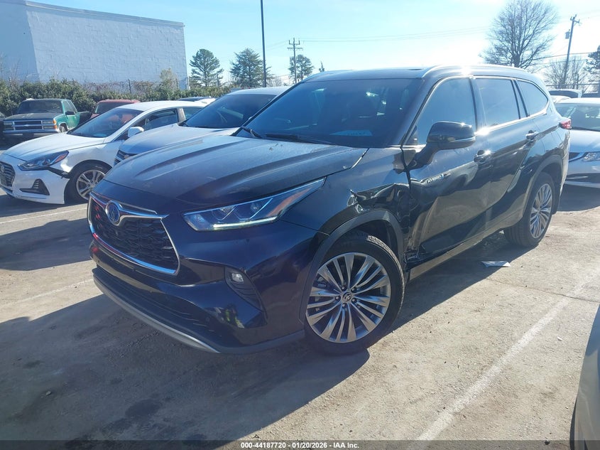 2021 Toyota Highlander Hybrid Platinum
