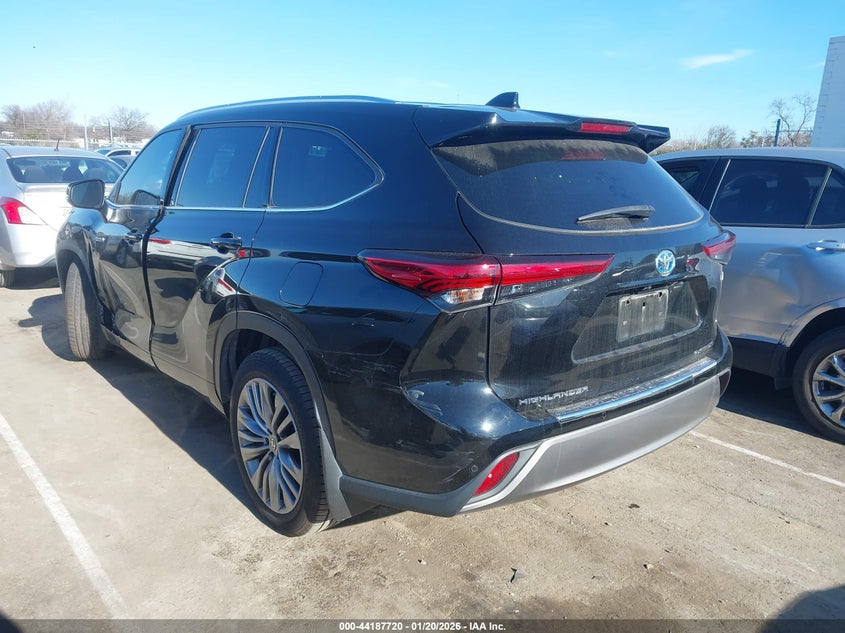 2021 Toyota Highlander Hybrid Platinum