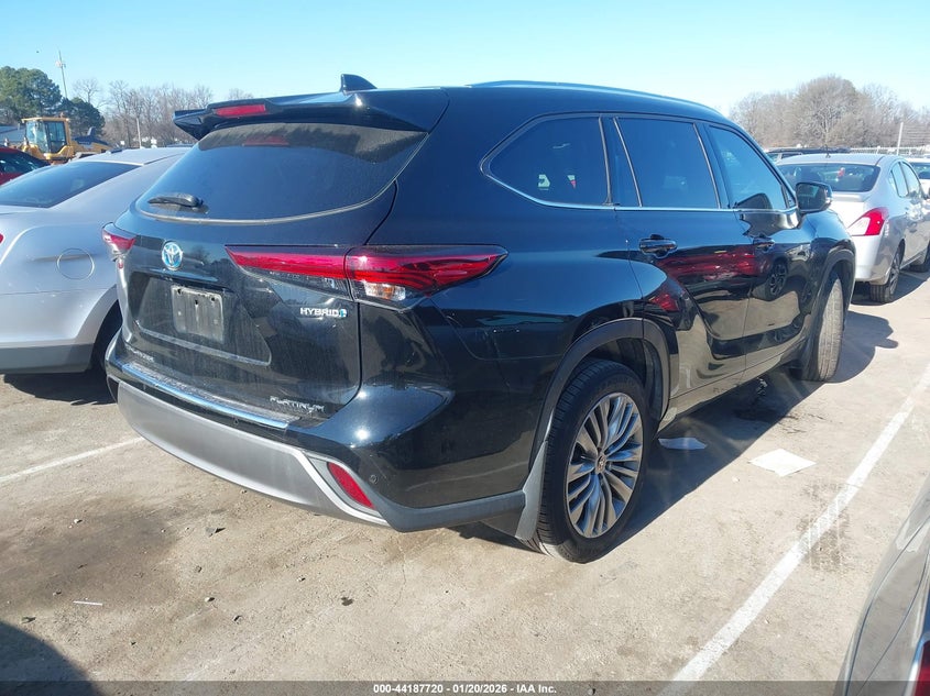2021 Toyota Highlander Hybrid Platinum