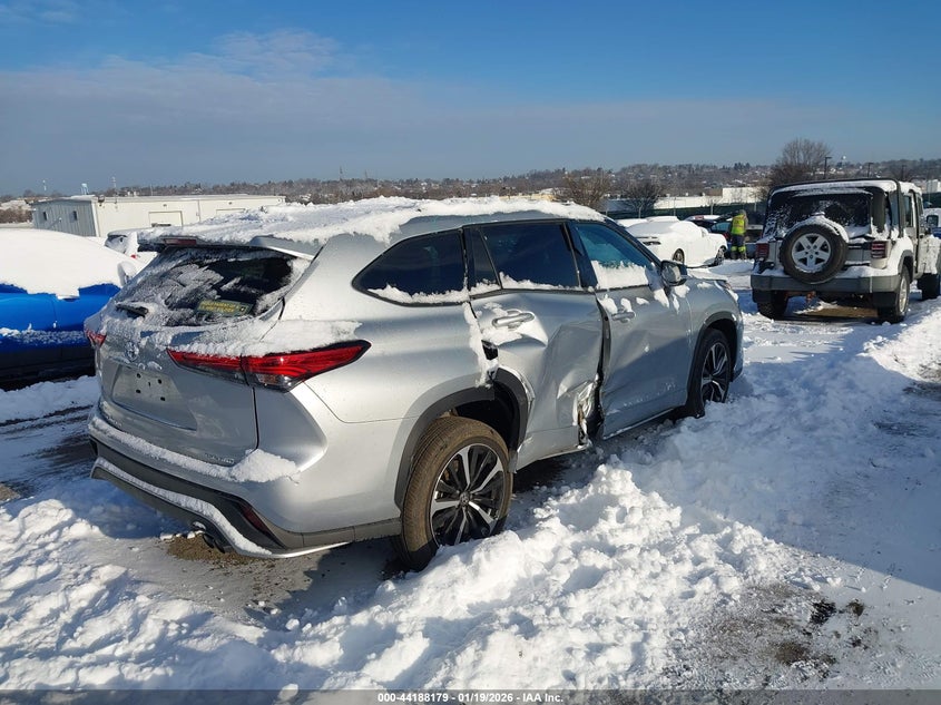 2022 Toyota Highlander Xse