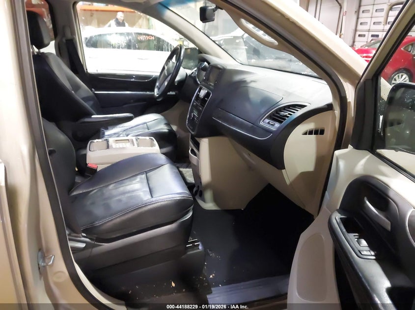 2014 Chrysler Town & Country Touring