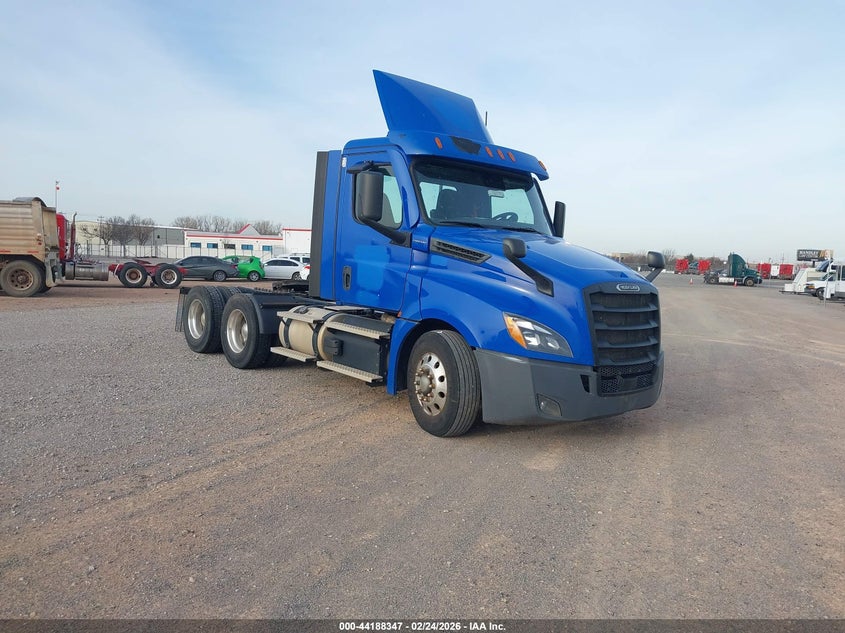 2020 FREIGHTLINER NEW CASCADIA 126