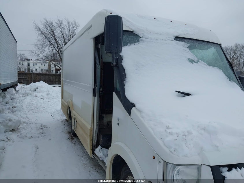2013 Isuzu Commercial Van