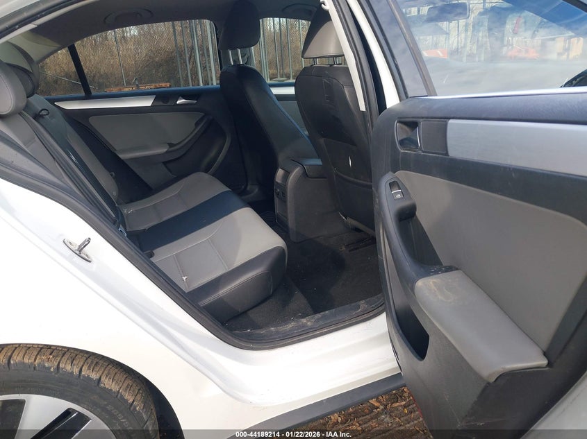 2013 Volkswagen Jetta Hybrid Sel Premium VIN: 3VW637AJ3DM287545 Lot: 44189214