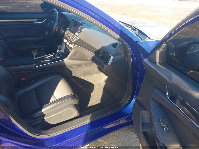 VIN 1HGCV1F36JA074638 2018 HONDA ACCORD SPORT