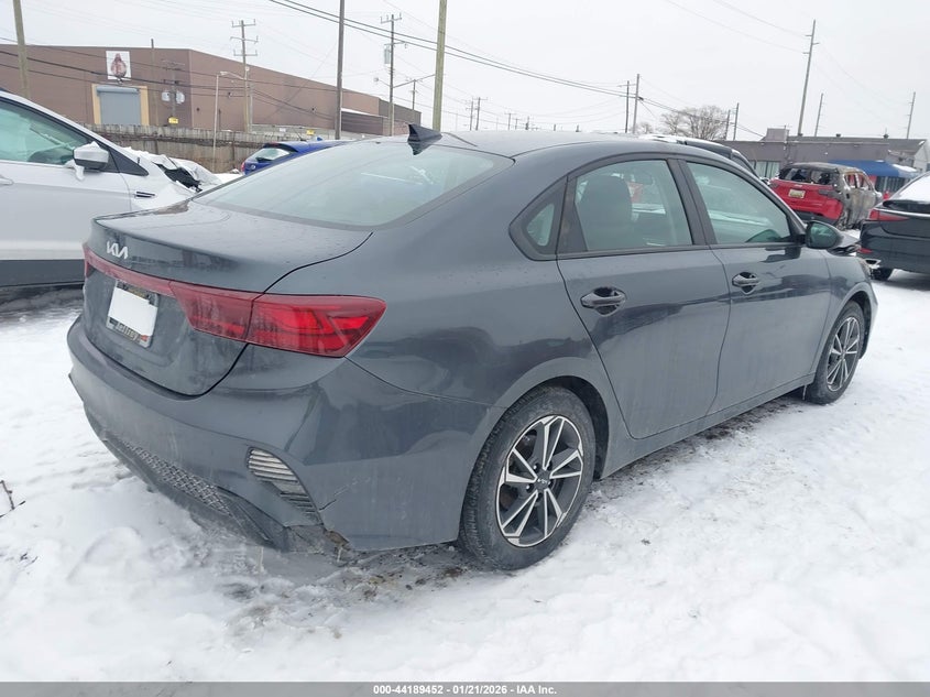 VIN 3KPF24AD4NE485402 2022 KIA FORTE LXS