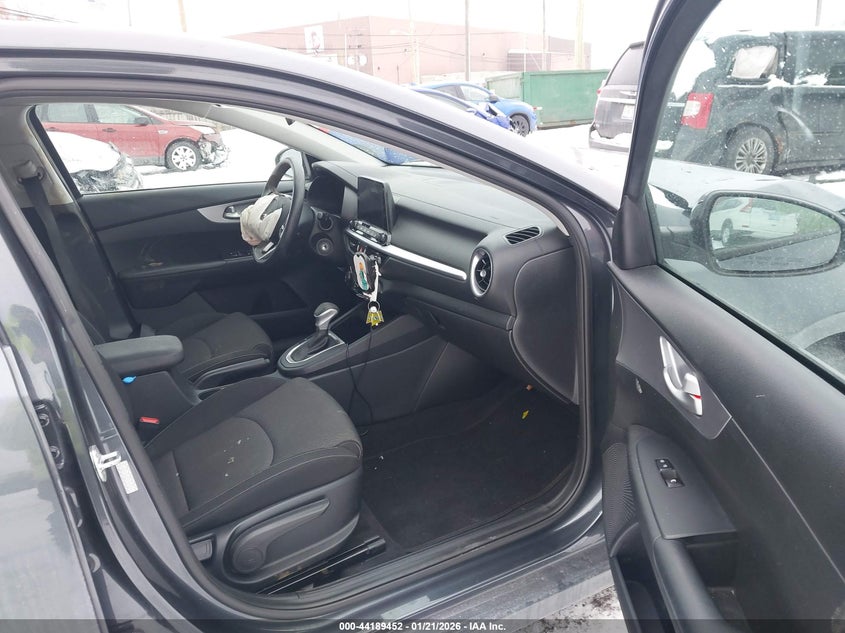 VIN 3KPF24AD4NE485402 2022 KIA FORTE LXS