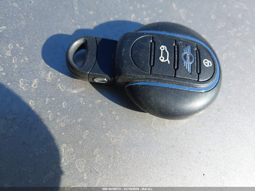 2017 Mini Convertible Cooper VIN: WMWWG5C35H3D00121 Lot: 44189721