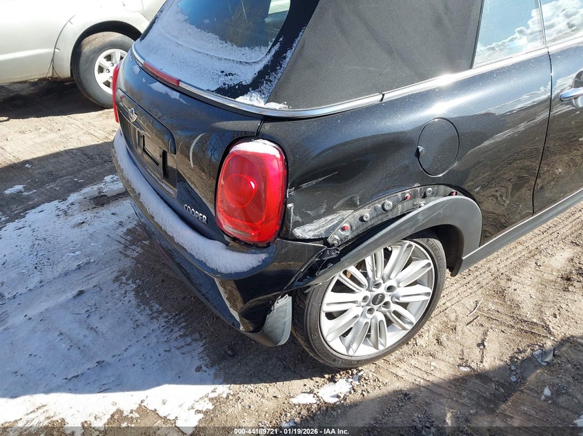 2017 Mini Convertible Cooper VIN: WMWWG5C35H3D00121 Lot: 44189721