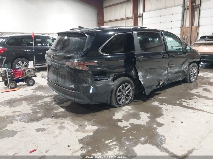 2024 Toyota Sienna Le