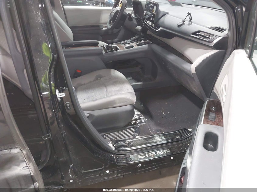 2024 Toyota Sienna Le