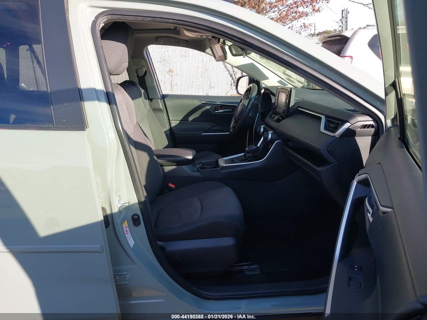 2019 TOYOTA RAV4 auction photo 5