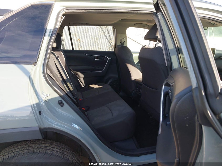 2019 TOYOTA RAV4 auction photo 8
