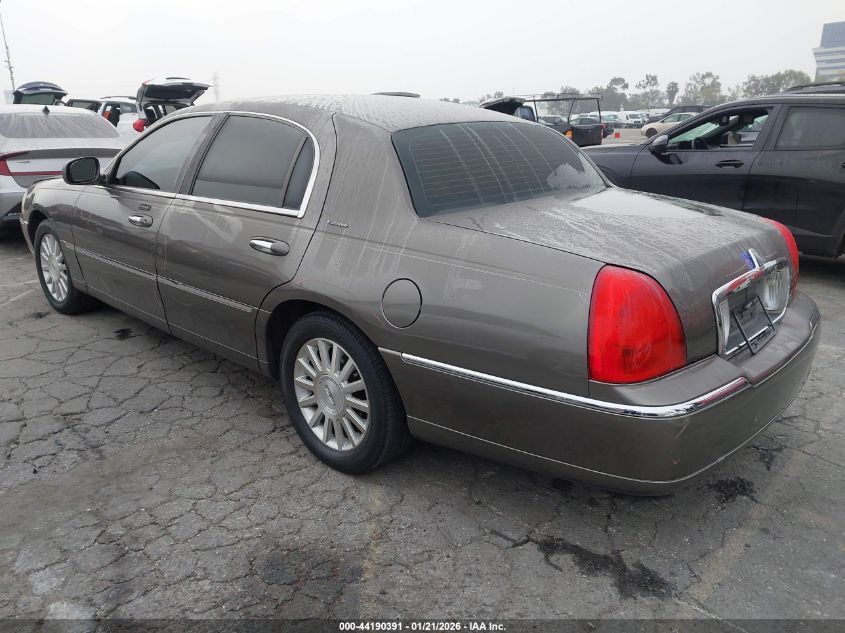 2003 Lincoln Town Car Executive