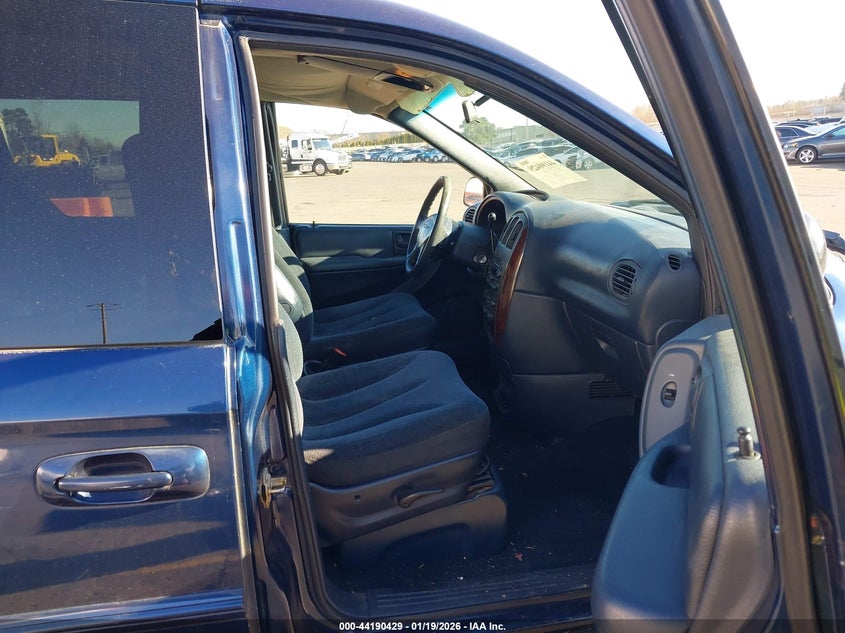 2002 Chrysler Town & Country Lx