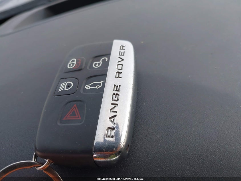 2018 Land Rover Range Rover Velar P380 First Edition/P380 Hse R-Dynamic VIN: SALYM2RV7JA755846 Lot: 44190500