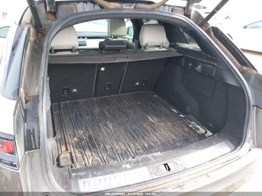 2018 Land Rover Range Rover Velar P380 First Edition/P380 Hse R-Dynamic VIN: SALYM2RV7JA755846 Lot: 44190500