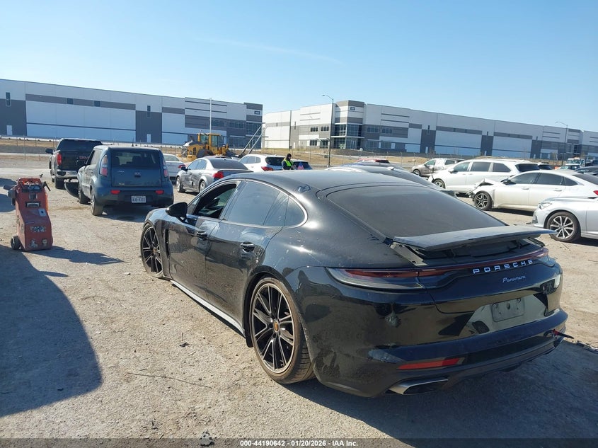 2023 Porsche Panamera 4/4 Platinum Edition/Platinum Edition