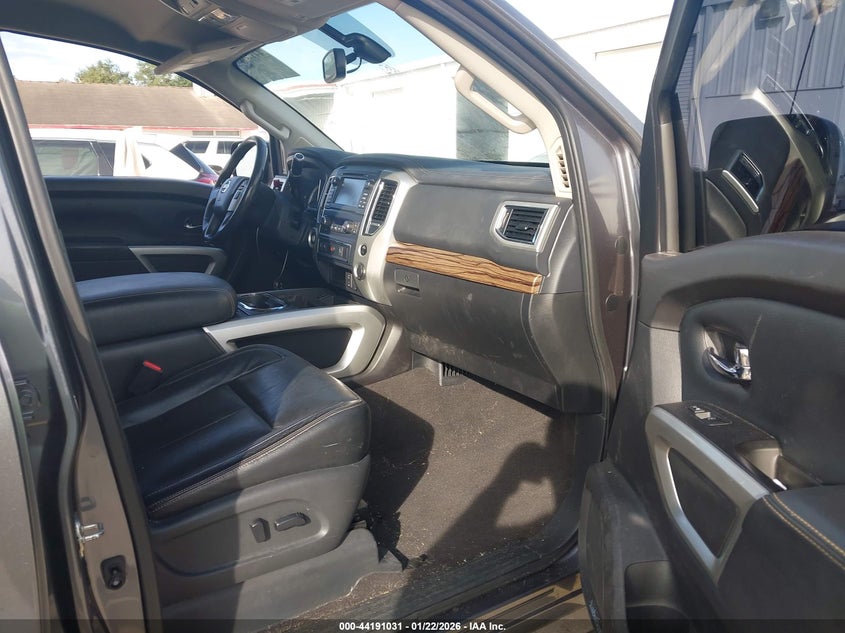 2017 Nissan Titan Sl