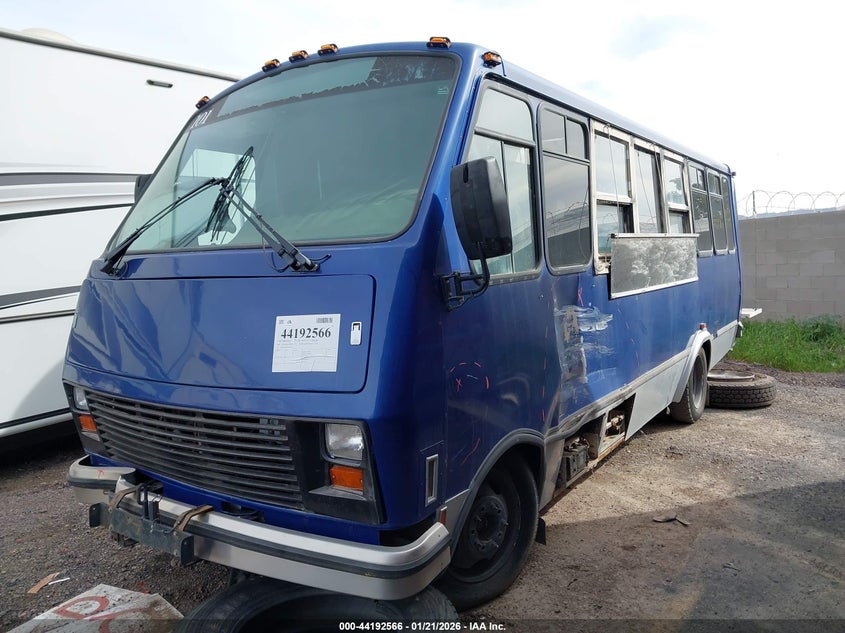 2001 WORKHORSE CUSTOM CHASSIS MOTORHOME CHASSIS auction photo 2