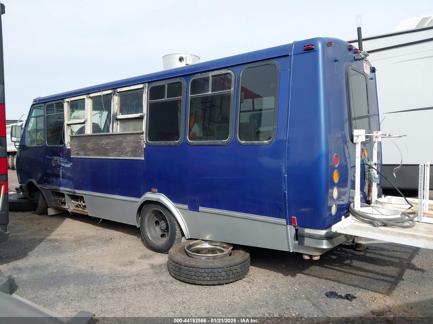 2001 WORKHORSE CUSTOM CHASSIS MOTORHOME CHASSIS auction photo 3