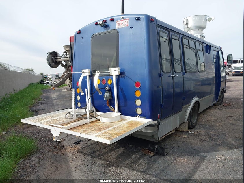 2001 WORKHORSE CUSTOM CHASSIS MOTORHOME CHASSIS auction photo 4