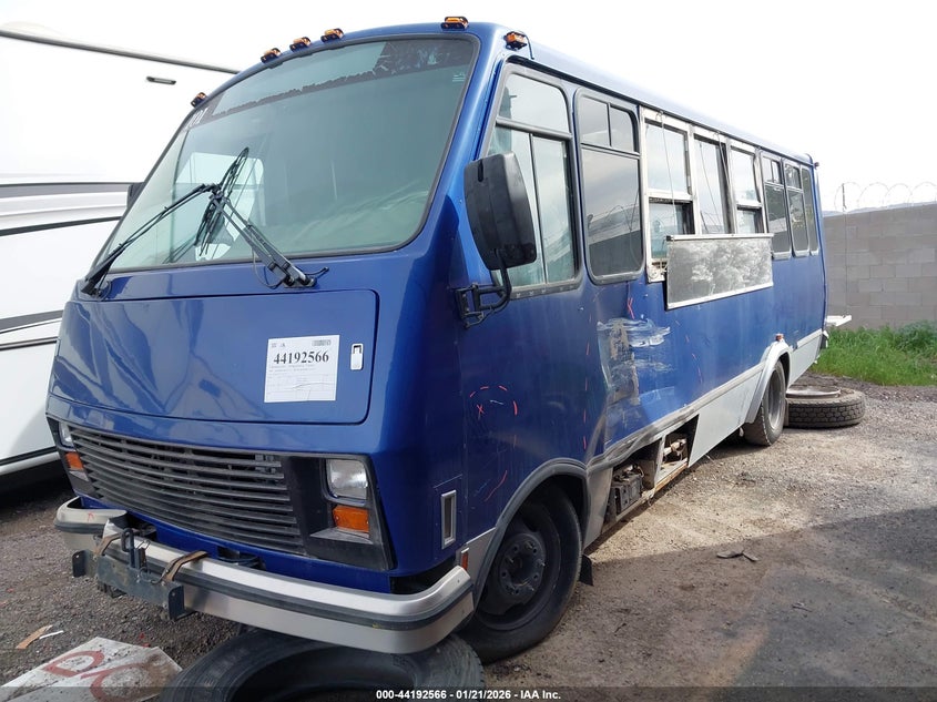 2001 WORKHORSE CUSTOM CHASSIS MOTORHOME CHASSIS auction photo 6