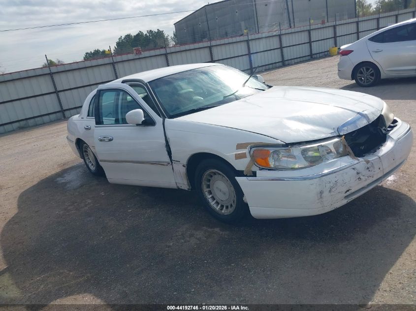 2001 Lincoln Town Car