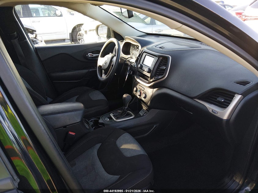 2016 Jeep Cherokee Sport