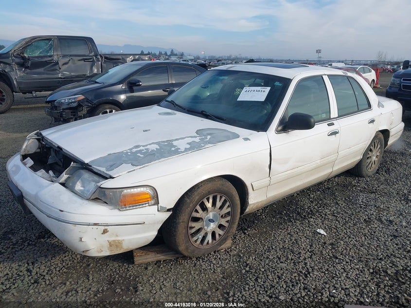 2004 Ford Crown Victoria Lx
