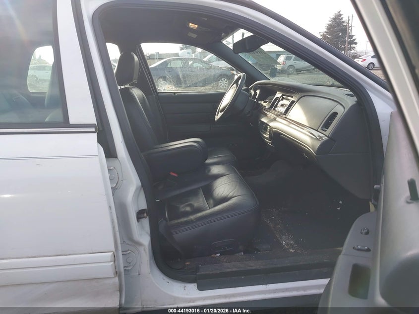 2004 Ford Crown Victoria Lx