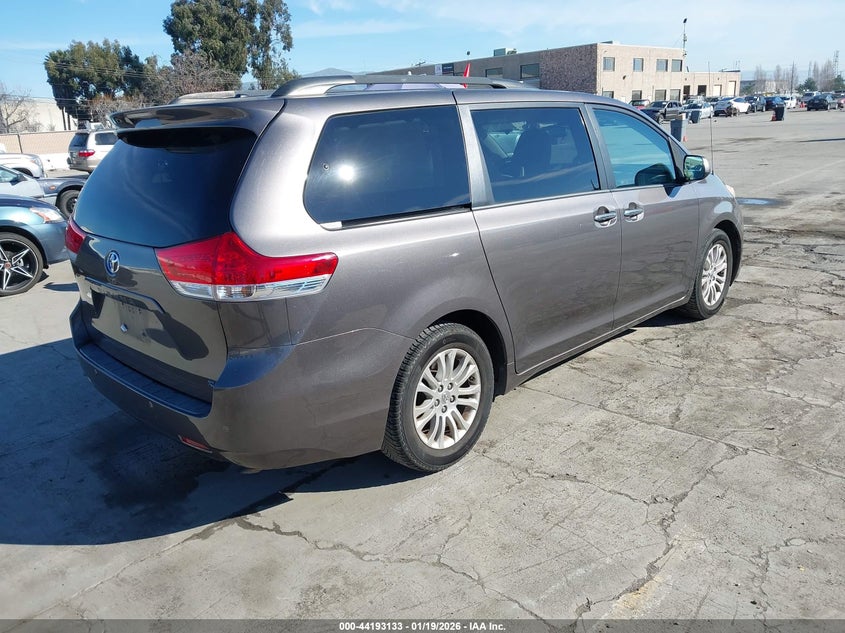 2012 Toyota Sienna Xle V6 8 Passenger